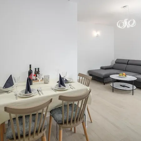 Apartment Awesome In With Wifi Poreč