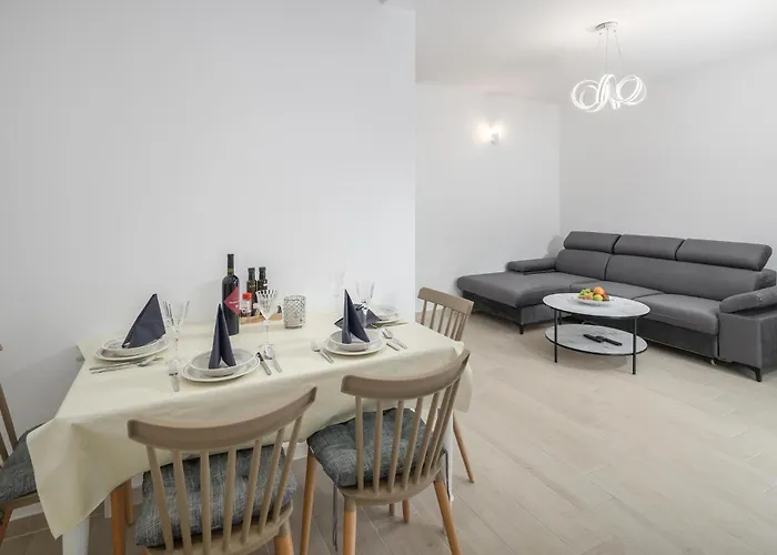 Apartman Awesome In With Wifi Poreč